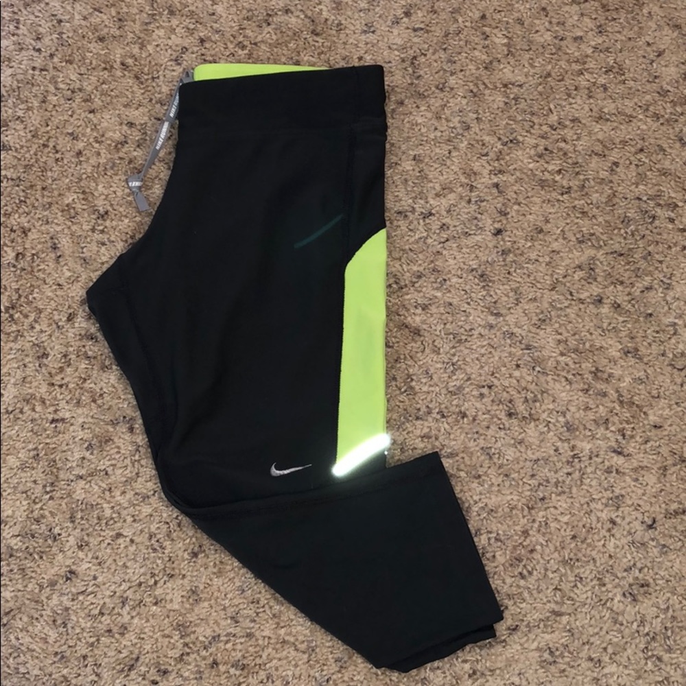 NIKE CROP LEGGINGS